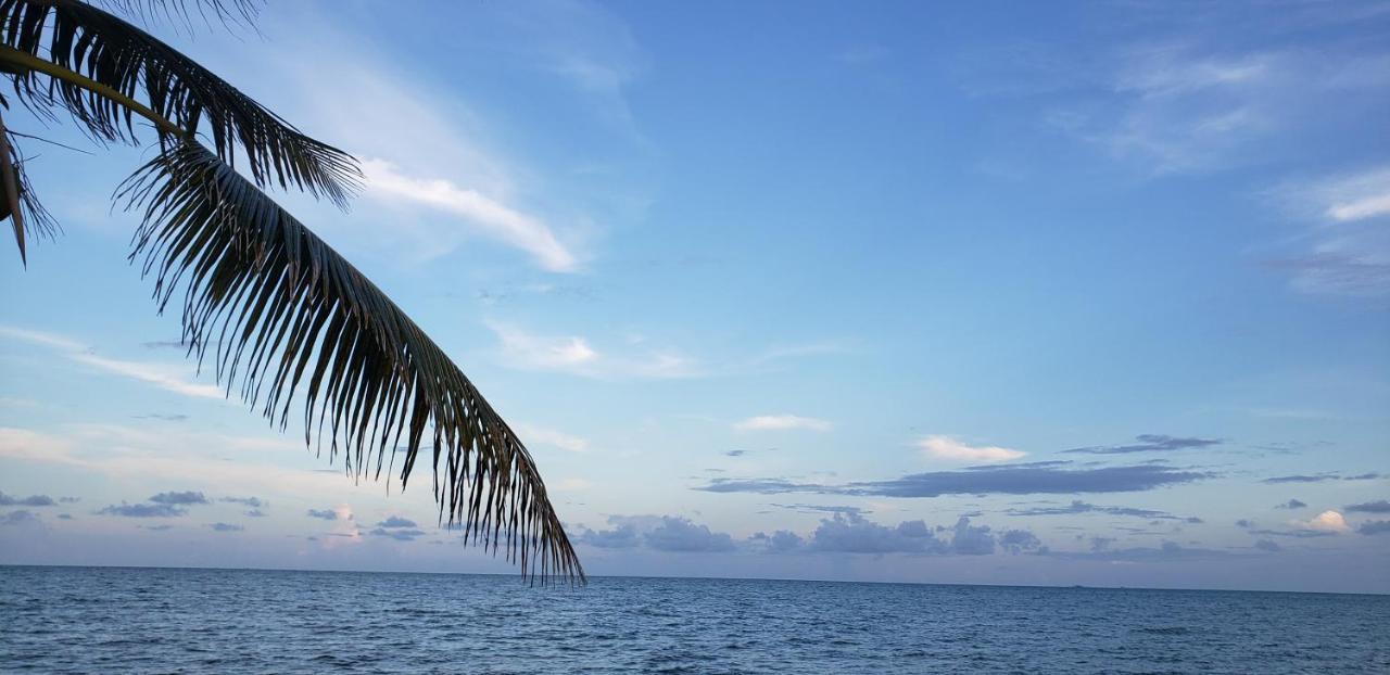 Pal'S On The Beach - Dangriga, Belize Exterior foto